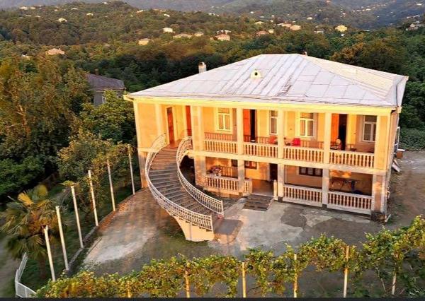 Cozy Villa near Kobuleti, Prenota  Hotel a Ajara con parcheggio, Parcheggio