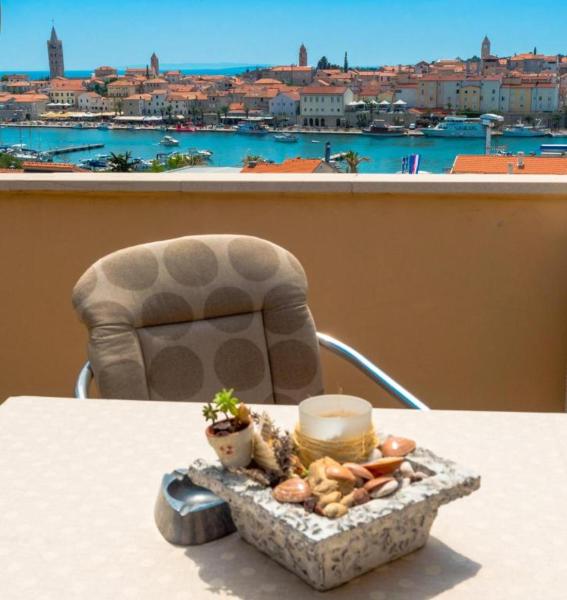 Villa Sunce Apartments Rab, Buchen Sie Ferienwohnung Hotels in Insel Rab mit Parkplatz, Parkplätze