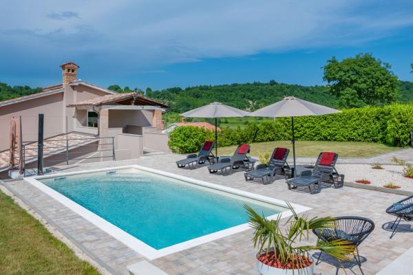 Villa Bonissa, a private and tranquil haven amidst nature, Reserva ahora  Hoteles en Istria central con piscina, Piscina