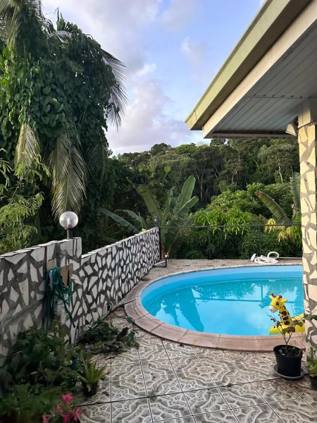 Tainas Lodge, Book  Faaa Tahiti