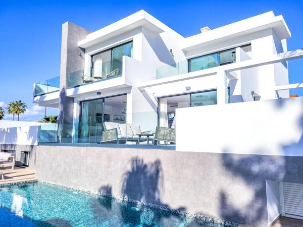 Modern Villa near La Noria Golf in La Cala de Mijas, Prenota  La Cala de Mijas Costa del Sol