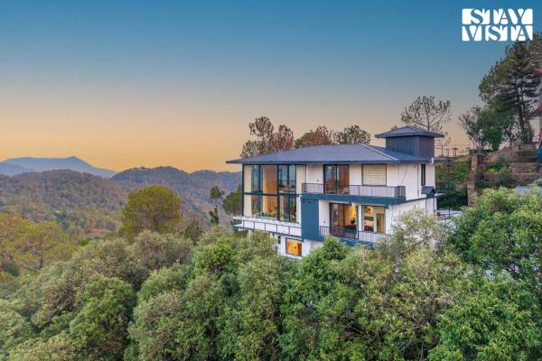 StayVista at Petal Perch 4 BR and 2 BR with Bonfire in Kasauli, Prenota  Kasauli 