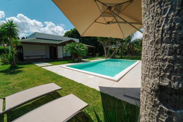 Relais Mediterraneo Collinebros, Buchen Sie  Hotels mit Pool in Sizilien, Schwimmbad