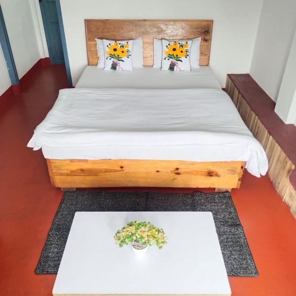 Shilong Guest house The Travellers Meghalaya Ponit with best View, Reserva ahora  Hoteles en Meghalaya con aparcamiento, Aparcamiento
