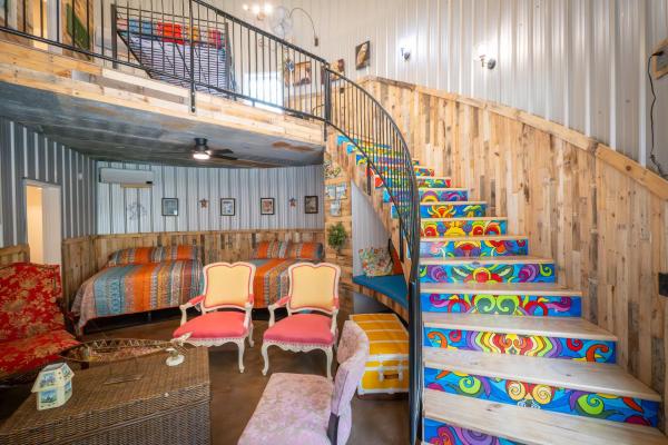 Hermann Grain Bins Chicken Run grain bin sleeps 8, Buchen Sie  Hotels in Hermann mit Parkplatz, Parkplätze