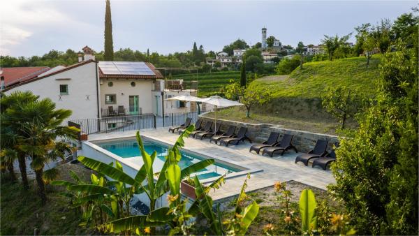 House Dorče, Buchen Sie  Hotels in Goriška Brda mit Pool, Schwimmbad