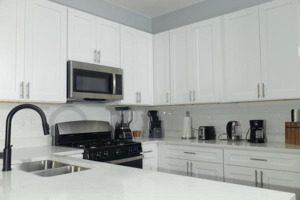 Shared, spacious condo near UChicago and Obama Center, Prenota  Chicago Chicago Metropolitan Area