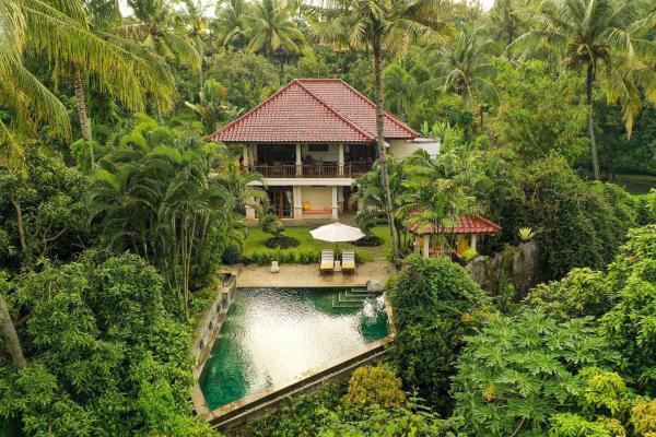 Villa Tunjung- 3BR, infinity pool, staff, Reserva ahora  Hoteles en Mayong con aparcamiento, Aparcamiento