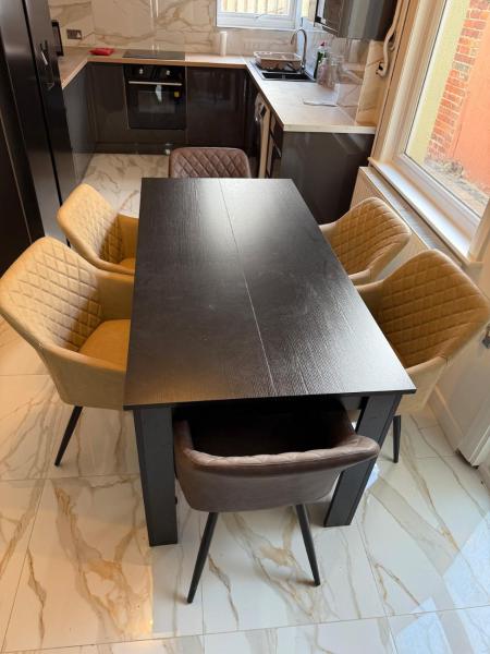 The Clare Court 6BR Luxury Retreat - Sleeps 14 with Complimentary Access to Billing Aquadrome Holiday Village for Swimming - 2 nights minimum, Buchen Sie  Hotels mit Pool in England, Schwimmbad