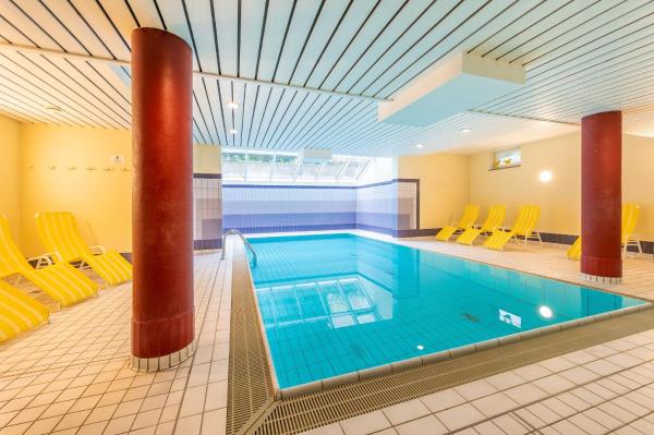 Villa A Capella - Ferienappartement C04 Stranddüne, Réserver  Hôtels à Binz avec piscine, Piscine