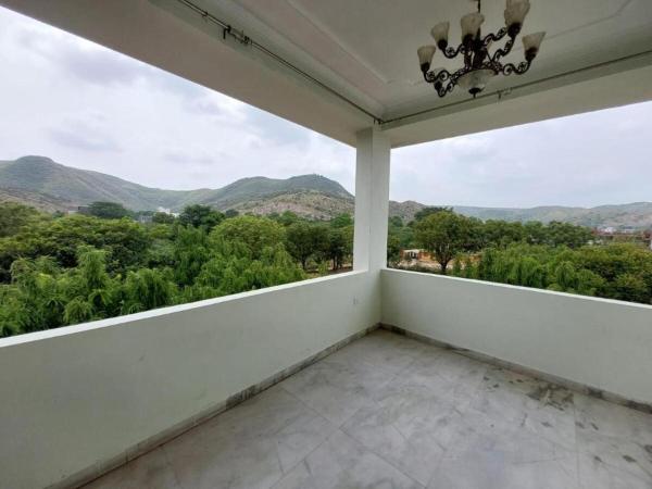 Jhalana Retret Rooms ,Farm ,Pool, Mountain view, Prenota  Jaipur Jaipur Region, vicino a Jaipur National University