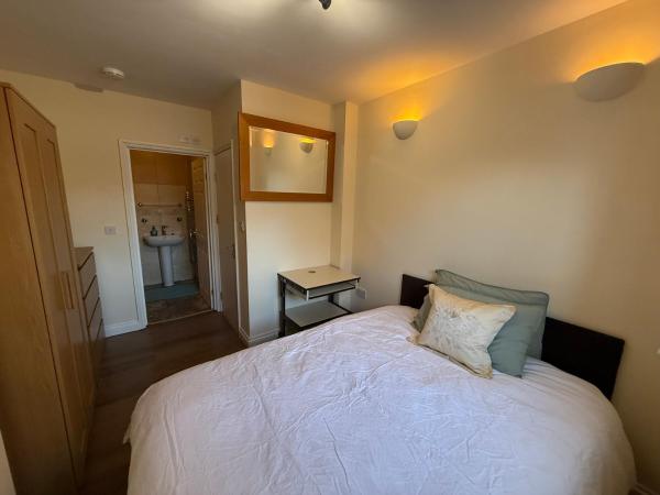 Beautiful Double Room with En-suite, Buchen Sie  Smallford Station Hertfordshire