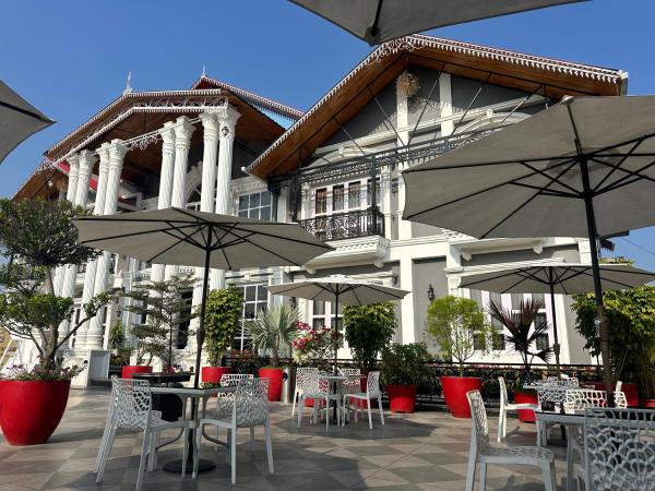 YKC FARMS, Reserva ahora  Hoteles con piscina en Bagdogra, Piscina