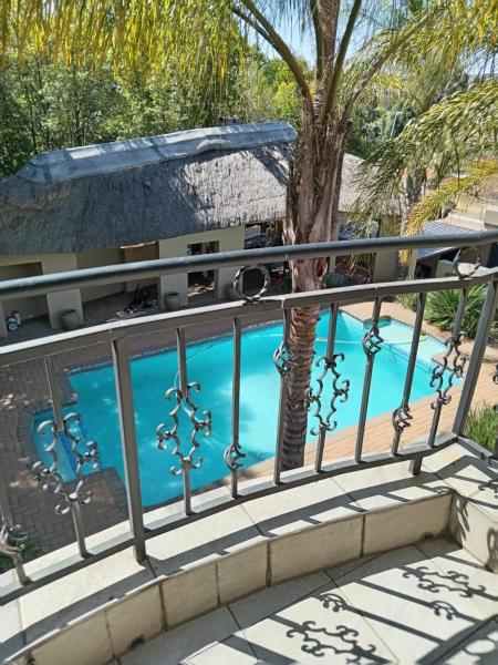 Simon Bekker units 2, Prenota  Krugersdorp West Rand
