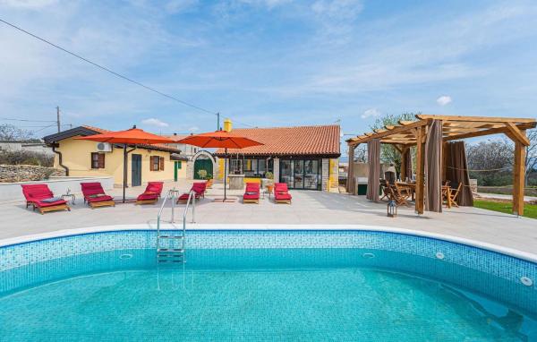 Villa Smokvica, Prenota  Hotel con piscina a Rakalj, Piscina