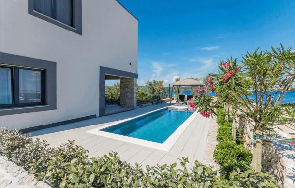 Villa Royal House 1, Reserva ahora  Hoteles con piscina en Pasman Island, Piscina