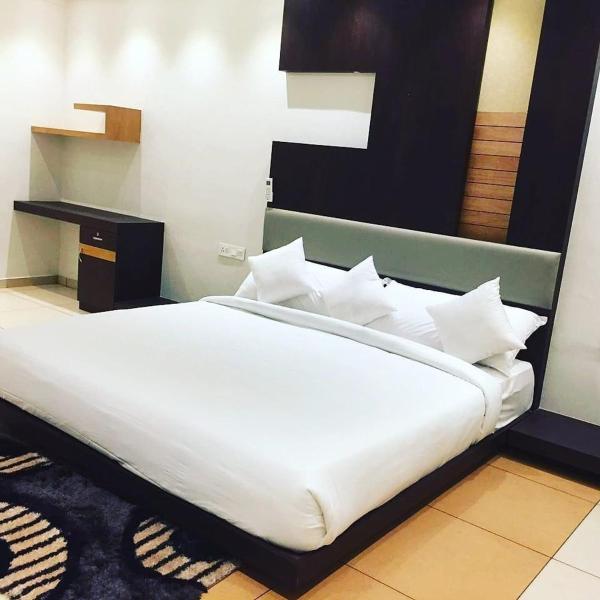 HOTEL AL AMANA TOWER, Buchen Sie  Kondotti Kerala