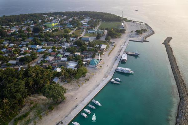 Dhonveli Hotel, Book  Shaviyani Atoll Maldives