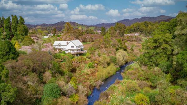 Spiral Gardens Country Park Retreat, Buchen Sie  Hotels in Nordinsel mit Parkplatz, Parkplätze