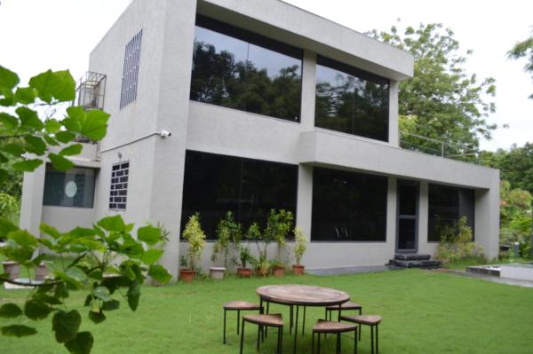 VSPs Villa - Kensville Golf Living, Réserver  Hôtels à Gujarat avec piscine, Piscine