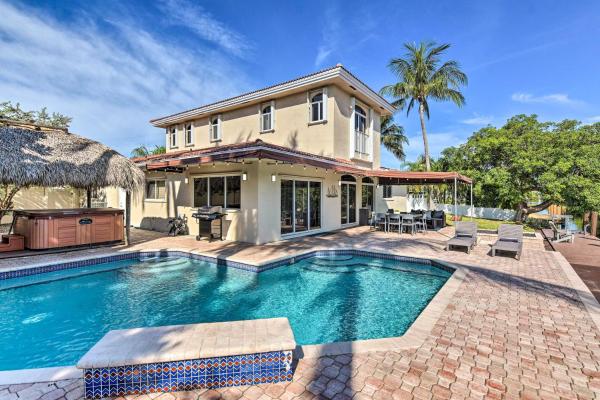 Pompano Beach Villa with Private Pool and Dock, Buchen Sie  Hotels in Broward County mit Pool, Schwimmbad