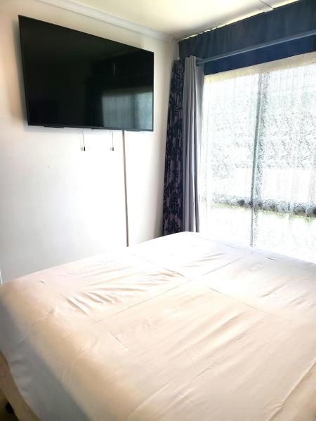 Lodge on the Bay- now Backpackers Price in Esplanade & Buller St Kingscote-Pay on arrival, Prenota  Kingscote Kangaroo Island