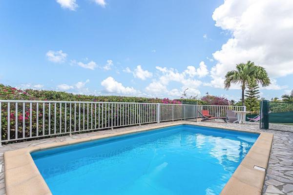 Villa paisible à Saint-François 200 m² avec piscine privée, Prenota  Hotel con piscina a Grande-Terre, Piscina