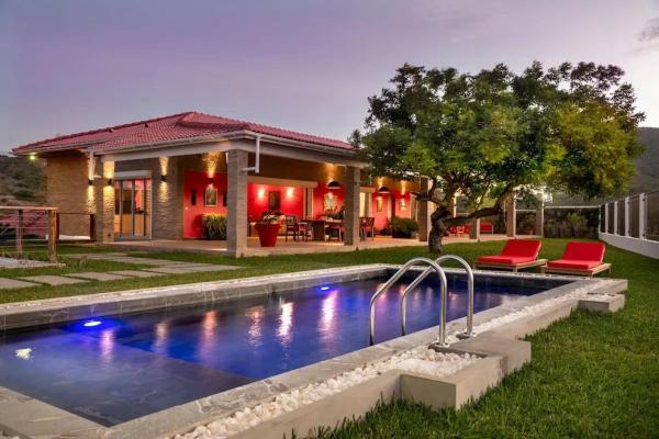 Villa with pool in Ramena, sea view, Buchen Sie  Ramena Diego Suarez