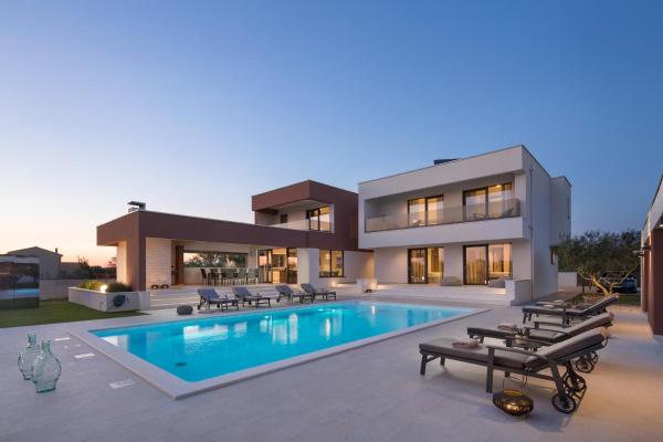 Beautiful Villa Scallop, Reserva ahora  Hoteles en Podlug con piscina, Piscina