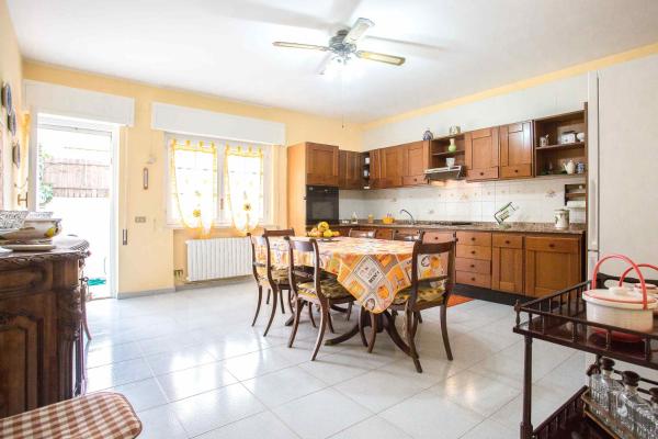 Independent Villa Located a few Minutes Walk From the Beach in Quiet Area, Buchen Sie  Palermo Sizilien