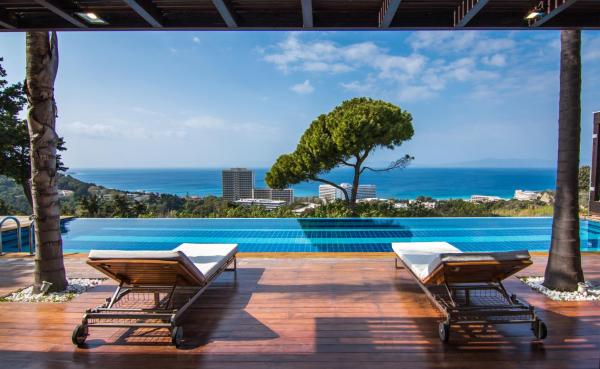 Villa Equinox, Reserva ahora  Hoteles con piscina en Rodas, Piscina