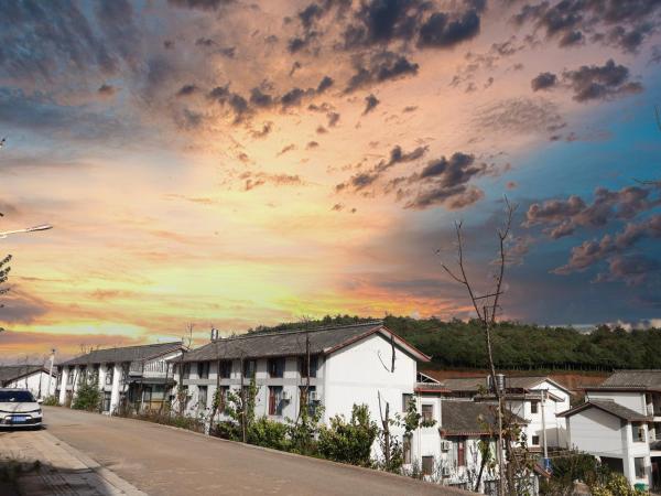 红景轩酒店昆明东川红土地景区kunming Hongjingxuan Hotel, Prenota  Dongchuan Yunnan