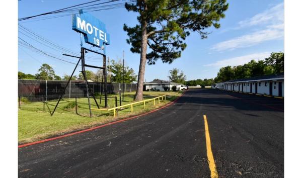 Motel 19 By Capital O Baytown I-10, Prenota Motel Baytown Texas Gulf Coast