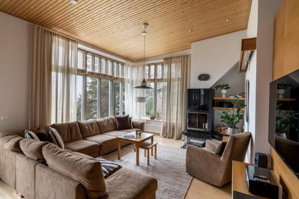 Villa Solvind - Hillside Villa Hosted by Hygge Host, Buchen Sie  Hotels in Lappland mit Parkplatz, Parkplätze