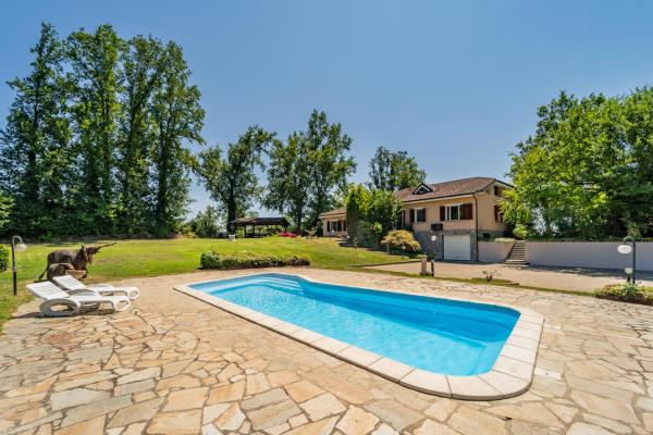 Villa with Pool in Unesco, 4 Room, Parking e Free WiFi, Reserva ahora  Hoteles con piscina en Piamonte, Piscina