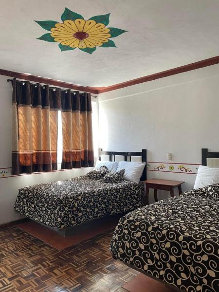 Hotel Quinta Los Nogales, Buchen Sie  Hotels in Michoacan mit Parkplatz, Parkplätze