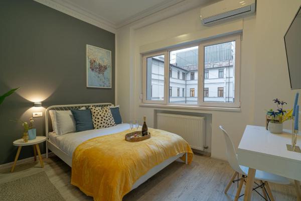 Modern 2-BR Flat near Cismigiu & Universitate - Balcony & Kitchen, Prenota  Bucarest Muntenia