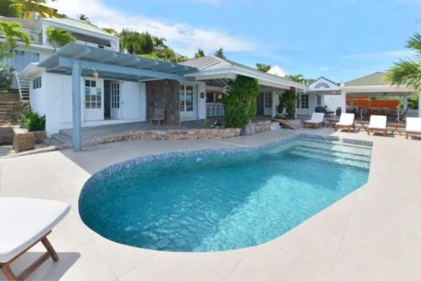 Oceanview Villa with Four King Bedrooms, Prenota  Hotel a Salines con parcheggio, Parcheggio
