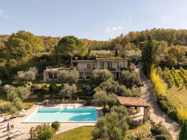 BRIGHTLINE VILLA 8, Emma Villas, Prenota  Hotel a Asproli con parcheggio, Parcheggio
