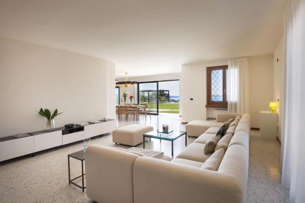 Villa Ceriel Lakeview retreat, Prenota  Hotel con piscina a Veneto, Piscina