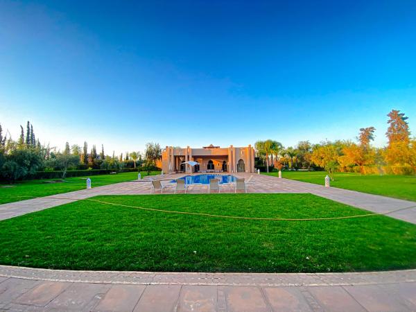 Villa Moyen orient by séjour, Buchen Sie  Hotels in Marrakech-Safi mit Parkplatz, Parkplätze