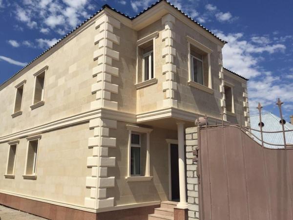 Holiday House, Buchen Sie  Hotels in Astana mit Parkplatz, Parkplätze