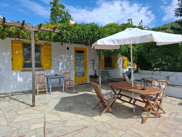 Myrto Yellow Holiday House, Prenota Hotel Hotel a Sporadi con parcheggio, Parcheggio