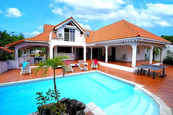Villa Marliv, Prenota  Hotel a Fort-de-France con parcheggio, Parcheggio