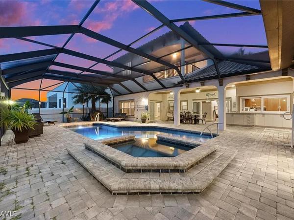 Waterfront Luxury Getaway with Pool, Spa & Game Room - Villa Miramar Retreat - Roelens, Prenota  Hotel SPA a Florida, SPA