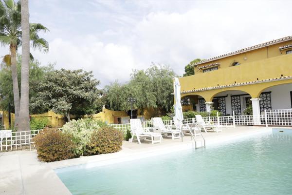 Villa Gardenias Puerto Banús by HOUSELOGY, Prenota  Marbella Costa del Sol