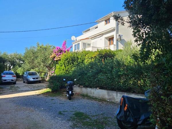 Apartments by the sea Barbat, Rab - 24932, Buchen Sie Ferienwohnung Hotels in Insel Rab mit Parkplatz, Parkplätze