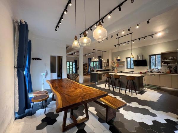 Dốc Mộng Mơ Homestay & Villa, Prenota  Hotel a Kon Tum con parcheggio, Parcheggio