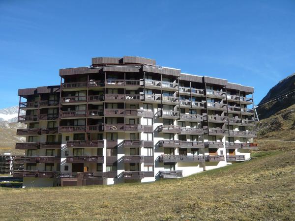 Studio Les Tommeuses - Val Claret-25 by Interhome, Prenota Appartamento Hotel a Alvernia con parcheggio, Parcheggio