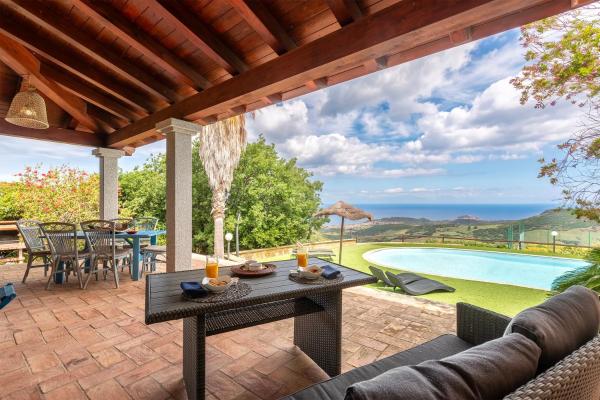 Villa Roberta With Big Private Pool, Buchen Sie  Hotels in Tergu mit Pool, Schwimmbad